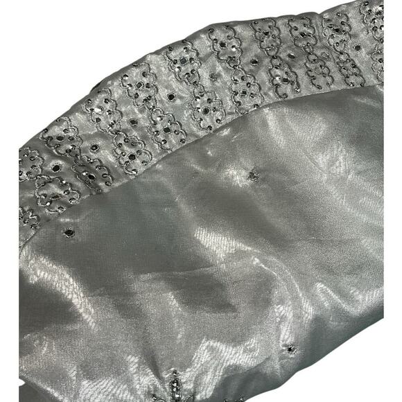 Santas Best Tree Skirt Silver Beautiful Snowflake Detailing Made in India - Picture 9 of 16